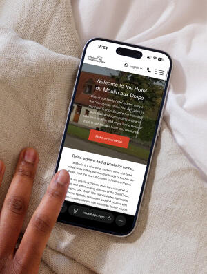 mockuuups iphone 15 pro mockup in a relaxed home setting