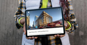 mockuuups female architect presenting an ipad mockup