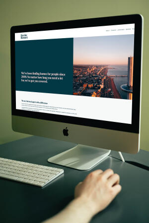 mockuuups closeup shot of imac mockup on a table